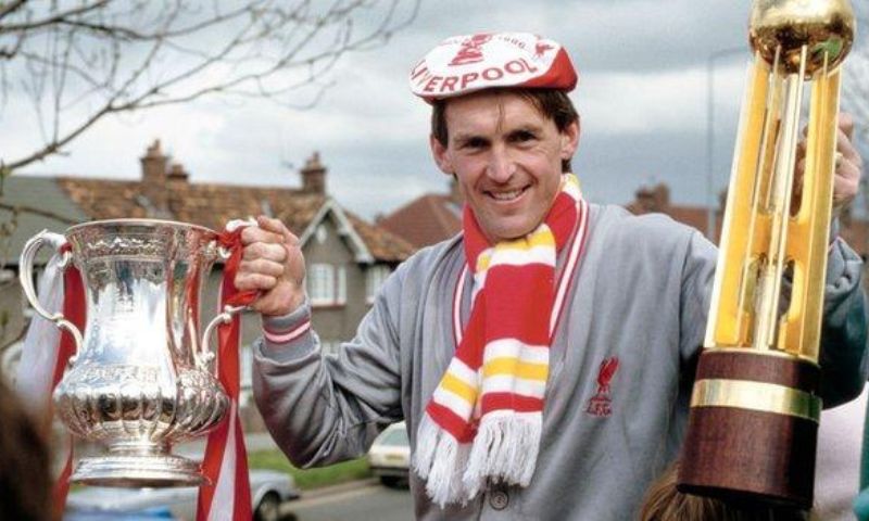 Kenny Dalglish là ai?